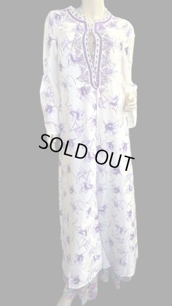 画像1: プリントポリエステルガラベーヤ☆white purple flower ☆前開きタイプ☆フロントオープン