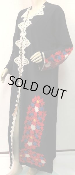 画像2: エジプトガラベーヤ☆フラワーブローダリ―☆ブラック☆前開きタイプ (2)