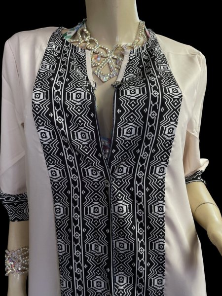 画像2: プリントポリエステルガラベーヤ☆beige ☆前開きタイプ☆フロントオープン (2)